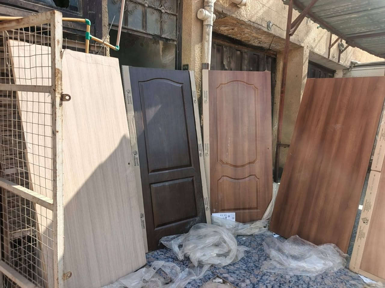 يالله السلام عليكم يتوفر أبواب الصاج بدون جرجوبه واسعار مناسبه المكان زعفرانيه ***********
