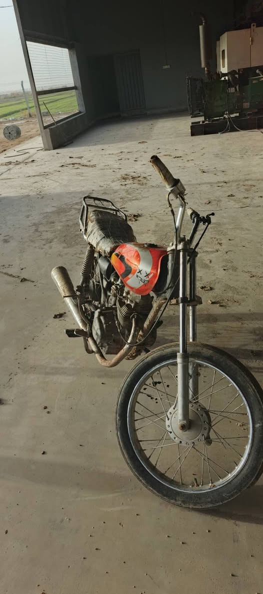 السلام عليكم درجة كلك 2017 السعر 150 الف وبيهاا مجال المكان واسط العزيزيه مشروع عويد اتصل عليه مامتواجد ع الفيس ***********
