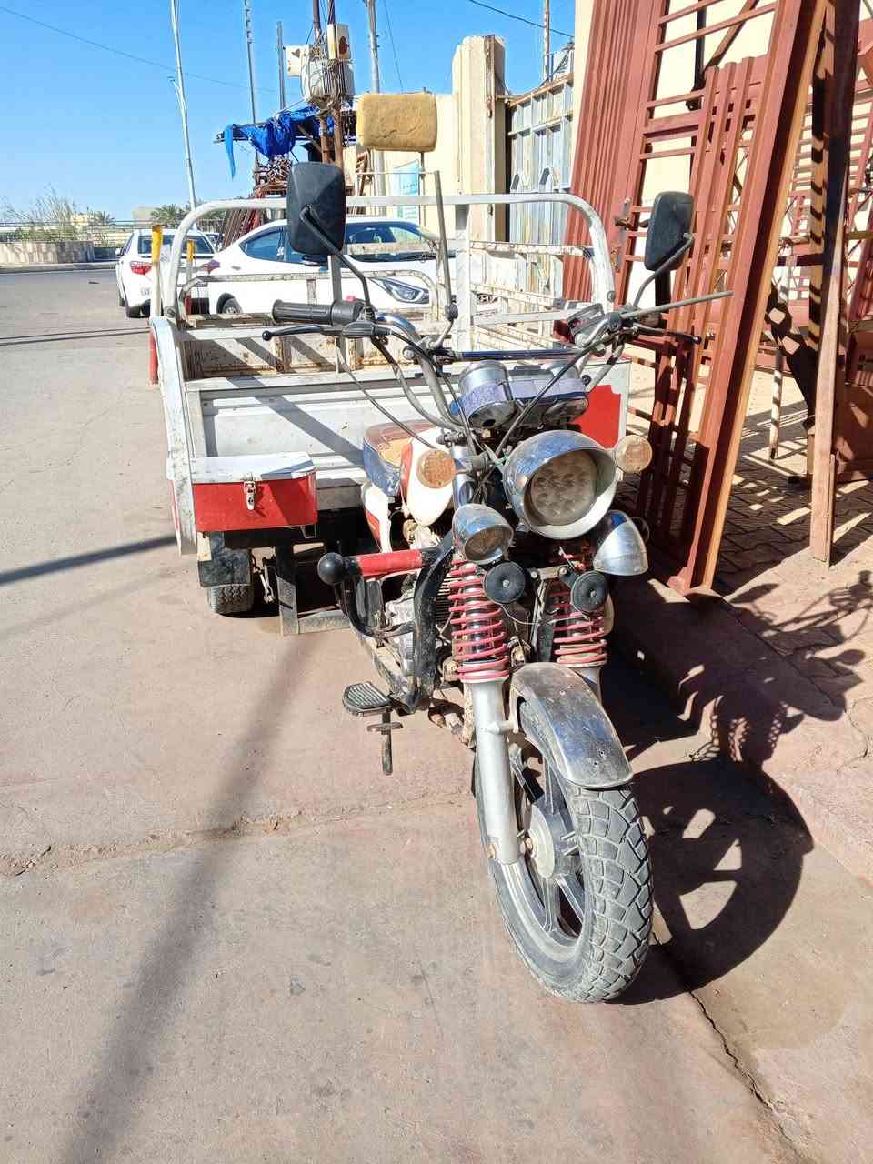 سلام عليكم شباب ستوته موديل 22 بيه سنويه  واهاي صوره كدامكم اني مكلف بل نشر سعرها 2200 رقم صاحب الدراجه ***********
