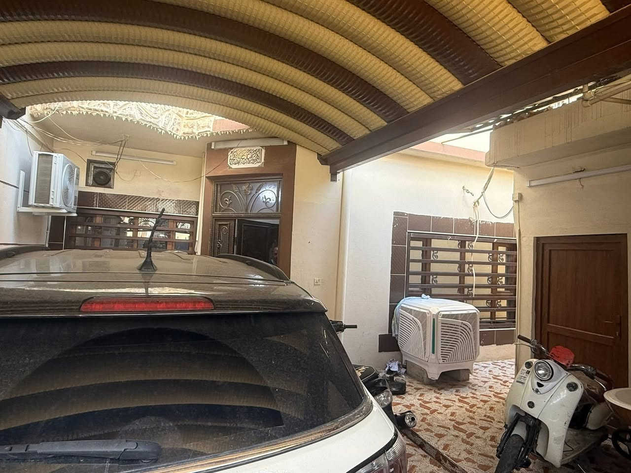 🏠دار للبيع بناء جدا نظيف 
   موقع مميز للبيع
~~~~~~~~~~~
~~~~~~~~~~~
طابو ملك صرف✏️📋
~~~~~~~~~~~
📐المساحه:200م
📐الواجهة :-10م

~~~~~~~~~~~
📍الموقع : حي الخضراء خلف حفته بزار قرب روضه البلابل 

~~~~~~~~~~~
💸السعر :علق تم يوصل السعر
~~~~~~~~~~~
يحتوي الطابق الاول على:-
 غرفتين نوم + استقبال + هول + مطبخ حار بارد + الترك + كراج 
~~~~~~~~~~~
يحتوي الطابق الثاني على:-
هول +استقبال +صحيات + مطبخ  
غرفتين نوم:طابق الثاني معزول من الأول 
~~~~~~~~~~~
~~~~~~~~~~~
للاستفسار اكثر الاتصال على
***********☎️📱
~~~~~~~~~~~
نستقبل جميع العروض 
🏠السكنيه  🏛️التجاريه
مكتب الفرات كركوك حي النداء قرب جامع السلام
