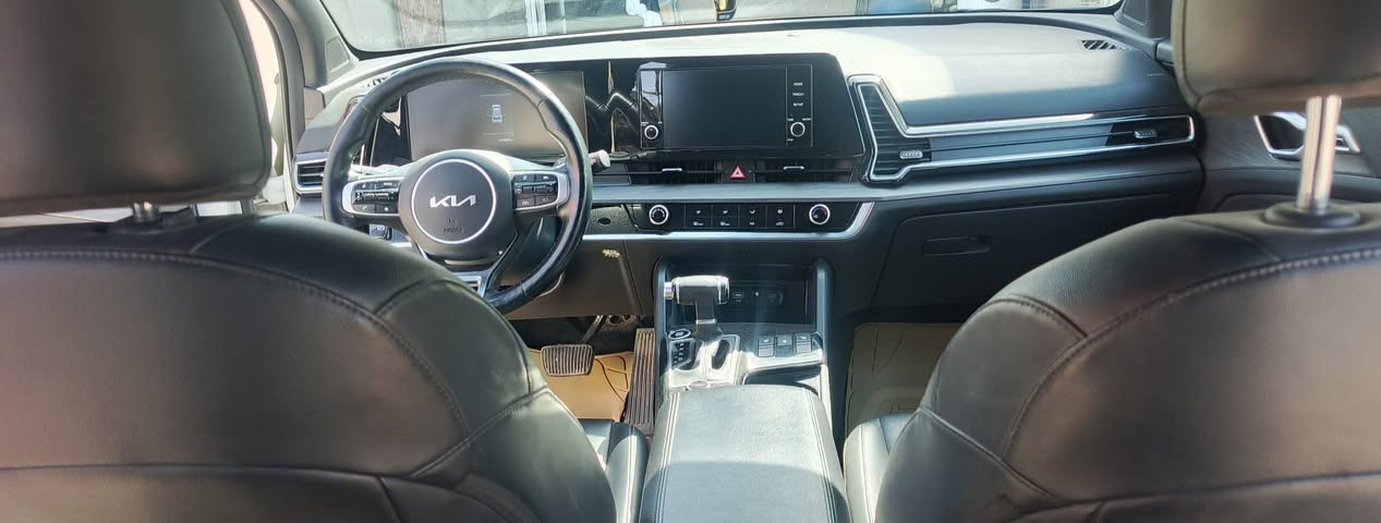 سلام عليكم سياره سبورتج 23 وارد امريكي حادثها شويه بلوجه الجاملق والبنيد بدون دواخل المكان بابل فول مواصفات ما عدى البنرامه السعر 195 وبيها مجال ***********
