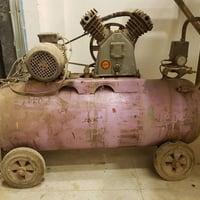 اسلام عليكم عندي كمبريسر وميز الالمنيوم عدد ٣ وكتر جديد أنجيكو الاستفس...