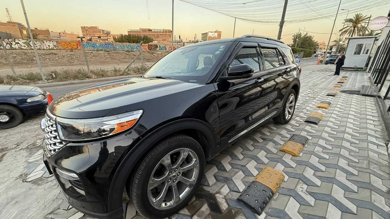 للبيع | فورد إكسبلورر بلاتينيوم 2020 | أعلى فئة
المواصفات:
 • وارد أمريكا
 • محرك 6 سلندر سعة 3.0L توين تيربو (EcoBoost)
 • كير أوتوماتيك 10 سرعات
 • نظام دفع رباعي ذكي (AWD)
 • اقتصادية بالنسبة لفئتها
 • اللون الخارجي: أسود
 • اللون الداخلي: أسود جلد فاخر
 • ماشية 110 الف كليو متر 

الفئة بلاتينيوم (أعلى فئة) وتحتوي على كامل المواصفات التالية:
 • تشغيل بصمة + بصمة على الأبواب
 • فتحة سقف بانوراما
 • كاميرات 360 درجة
 • أوتو بارك (ركن ذاتي)
 • تبريد + تدفئة + مساج للمقاعد الأمامية
 • تدفئة للمقاعد الخلفية
 • تدفئة للمقود (ستيرن)
 • شحن لاسلكي
 • نظام صوتي فاخر B&O (بانغ أند أولوفسن)
 • شاشة لمس كبيرة مع نظام ملاحة
 • شاشة عدادات رقمية
 • نظام Apple CarPlay و Android Auto
 • تبريد هواء خلفي منفصل
 • تحكم كهربائي بالمقاعد مع ذاكرة
 • باب خلفي كهربائي + فتحه بالرجل (Foot Sensor)
 • الجنطة شفط (Power liftgate with soft close)
 • مرايا كهربائية مع إشارات وشفط أوتوماتيكي
 • حساسات أمامية وخلفية
 • نظام النقطة العمياء
 • نظام التحذير من التصادم الأمامي
 • نظام المساعدة على البقاء في المسار
 • مثبت سرعة ذكي (Adaptive Cruise Control)
 • نظام التحذير عند الرجوع للخلف
 • أنوار LED أمامية وخلفية
 • جنط بلاتينيوم 21 إنش
 • نظام تعليق ناعم ومريح
 • نظام تحكم بالطرق المتعددة (Terrain Management System)

الحالة:
 • السيارة  وارد امريكي 
رقم اربيل 
 • بدون أي تبديل قطع نهائيًا
 • حادث خفيف جداً: دعامية خلفية + صبغ جزء من باب الصندوق
 • فقط كلبسات الدعامية الأمامية، بدون تبديل
 • جميع الإيرباكات والحساسات سليمة 100%
 • السيارة مكفولة وجاهزة

السعر 30,000$

***********
