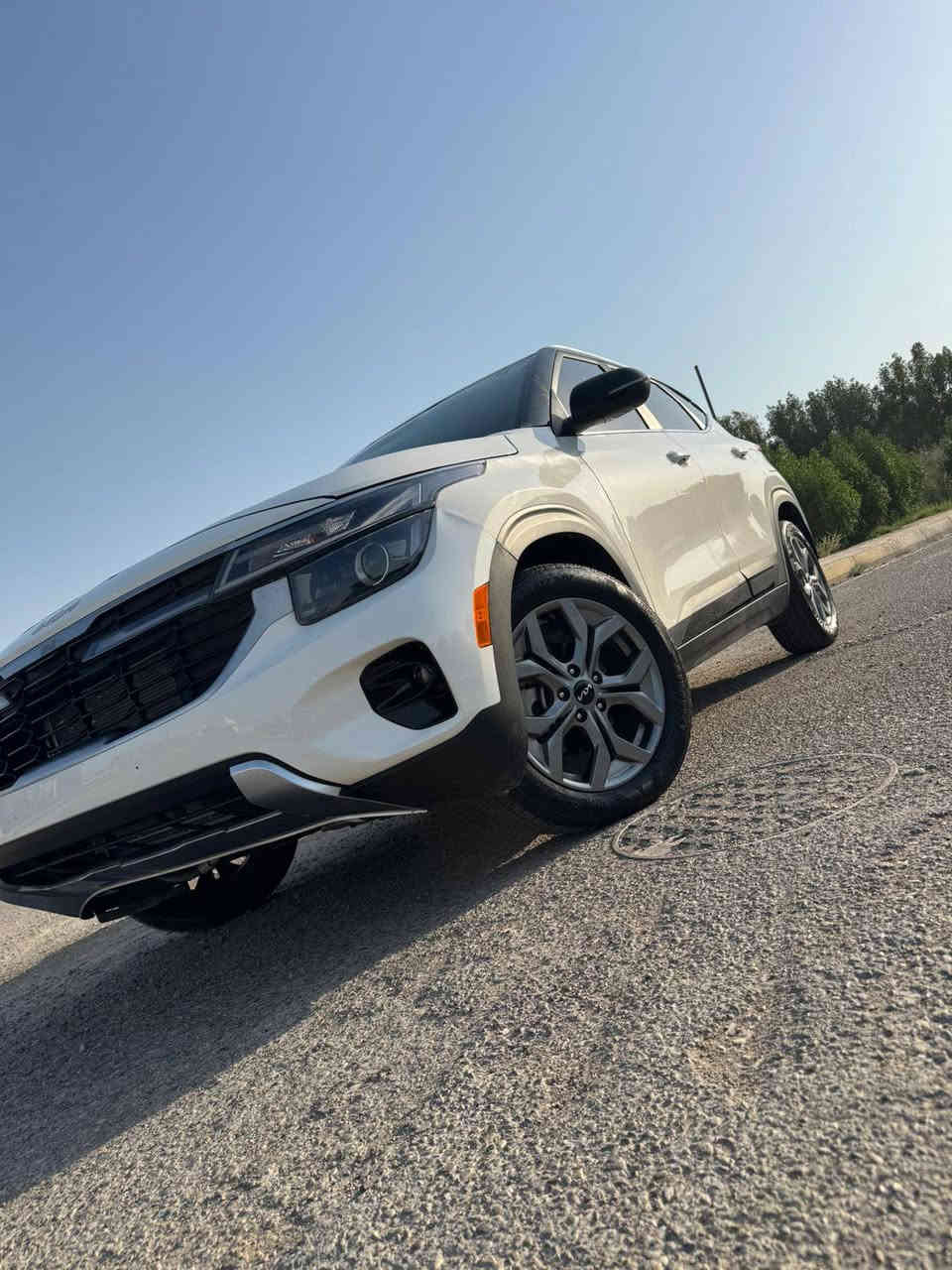 السلام عليكم 
للبيع 
KIA SELTOS S 2024
السياره فول عدا الفتحة 
تو كلار 
بصمه 
تشغيل عن بعد
شاشه ديجتل 
و بيه هواي مواصفات
السياره بدون رقم وين ما تريد ترقم 
ضرره بيه صبغ ربع البنيد مرفق بالصور
السعر 166 وبيه مجال بسيط 
الاستفسار الاتصال على الرقم ***********
