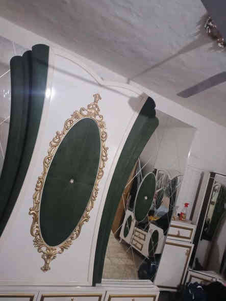 غرفة نوم تركي 
غرفة نوم  — شبه جديدة 
 الموقع: بغداد – الدورة / حي اسيا سلايــت
للبيع غرفة نوم راقية 9 قطع بحالة شبه جديدة، استعمال قليل جداً، نظيفة ومتعوب عليها، جاهزة 
 تصميم حديث ولوناته تهدي النفس، مناسب لكل الديكورات
المواصفات:
الخشب قوي وثقيل
النقشات ديزاين حديث
كل القطع نظيفة وما بيها أي ضرر
استعمال خفيف مثل الجديد
السعر مناسب 
✔️ شراي فقط يدخل الخاص
✔️ للاستفسار*********** 

ملاحظة:
إذا عدك أثاث غرف — بيع / شراء — راسل خاص، مندوب مبيعات وشراي داخل بغداد فقط.
