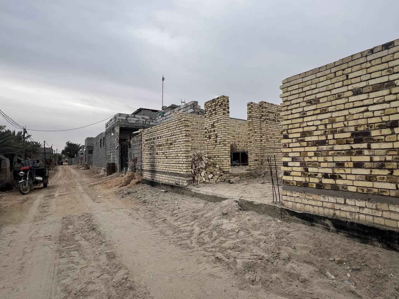 ياالله
سلام عليكم متاح قطعه للبيع 200م سند25 قرار باسمي وبيها بيت هيكل طابوك مساحه البيت 180م مكان  كربلاء طريق بغداد خلف مدينه سيد الأوصياء تبعد عن طريق بغداد تقريبا 2كيلو ***********
