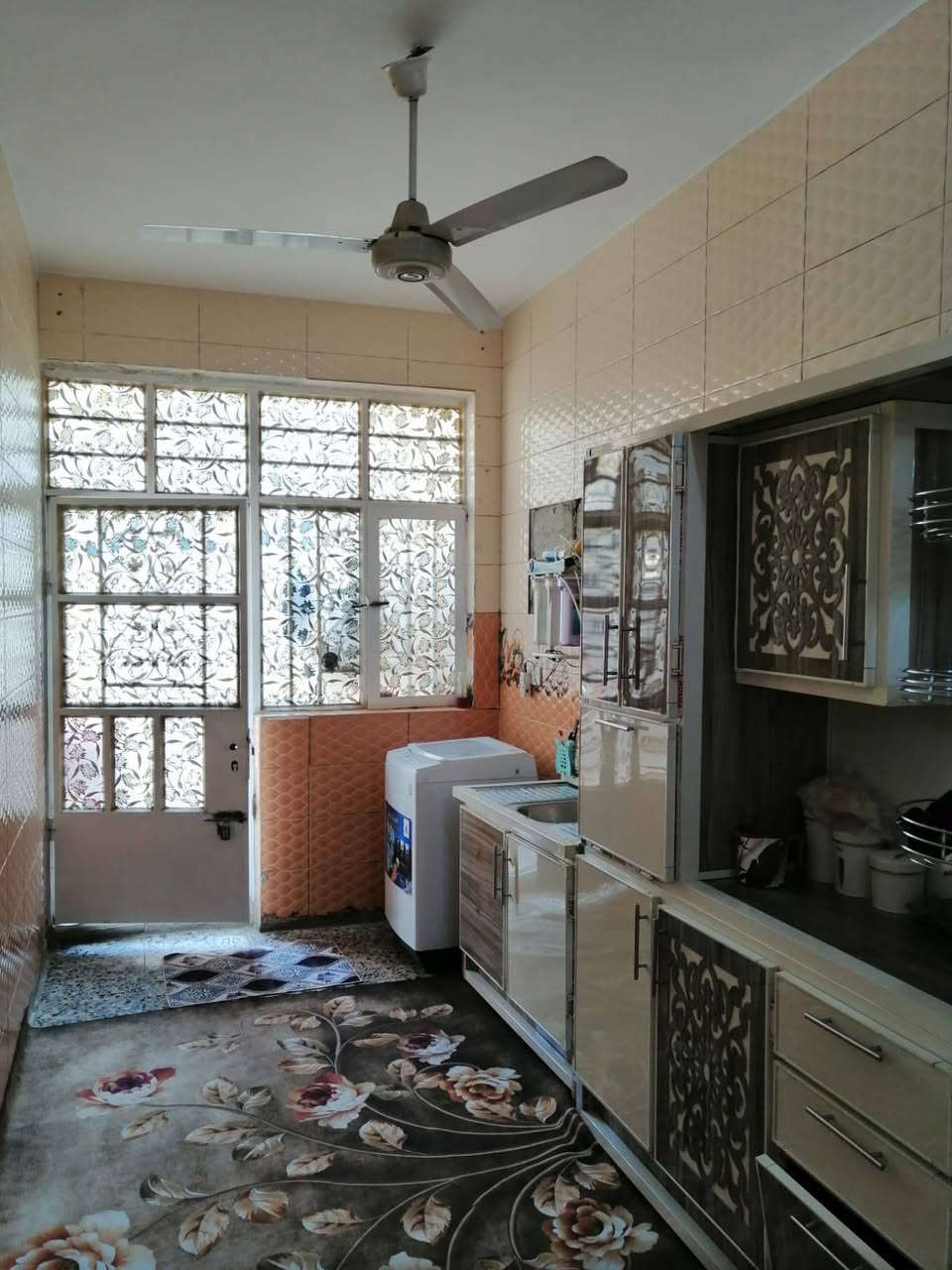 السلام عليكم بيت للبيع طابو صرف
المساحه ١٢٥ الواجهة ٦ وربع والنزال ٢٠
المكان رئاسة العبيدي  شارع عشرين  
 قرب أسواق الزيتون
البيت كامل عدا الواجهية
السعر ١٦٠ وبيه مجال للشراي 
للإستفسار  ***********
