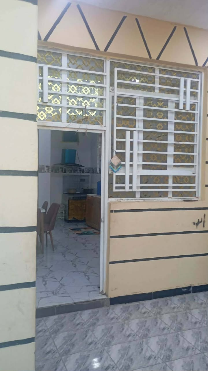 السلام عليكم  دار للبيع  المساحة 150 طابو صرف حي الزهراء وره مدرسه جبل عامل وجه على الساحه استفسار***********

