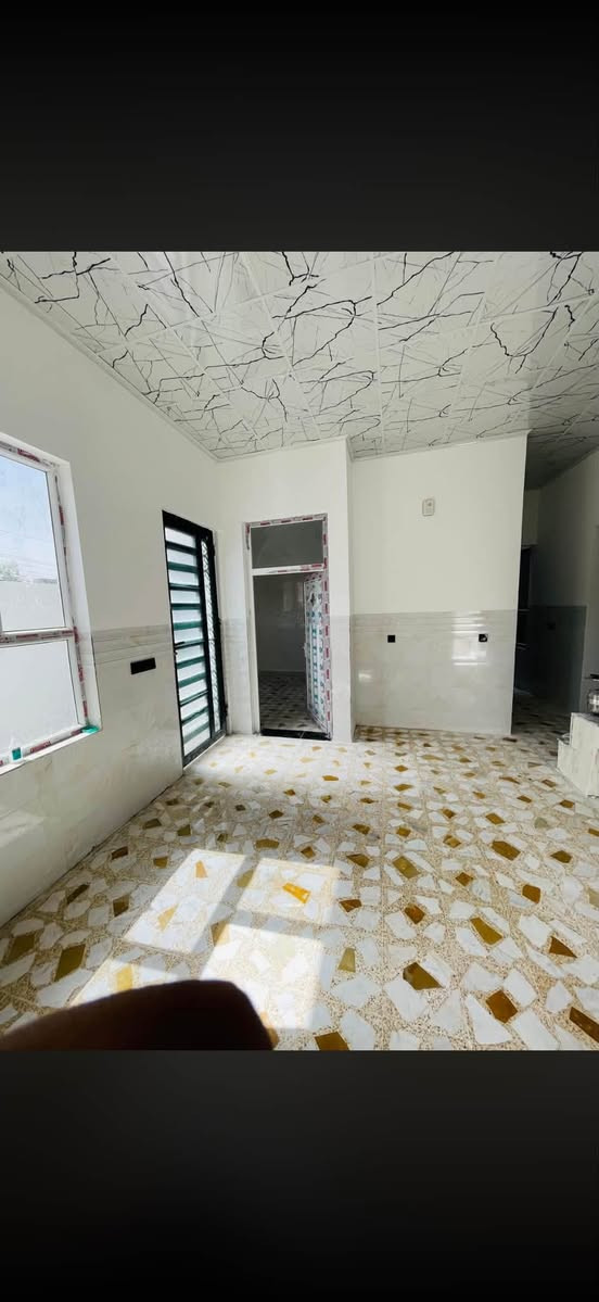 بيت للبيع🔴ركن
1_طابقين بناء جديد البيت يحتوي على برج اسياسيل وارد سنوي. بي 
وكهرباء مجاني 
الطابق الاول.كراج سياره واستقبال ووغرفه وهول ومشتملات ومطبخ بارد وحار
2_الطابق الثاني🔴 ثلاث غرف وهول ومشتملات
بناء جديد مجهز بسبلتين وكيزيرين كل طابق وحد البيت جاهز للسكن وع ايدي 
اليرموك قرب مركز الشرطه ب اتجاه الحديقه  
للاستفسار الاتصال على الرقم *********** الاتصال  على الرقم فقط

