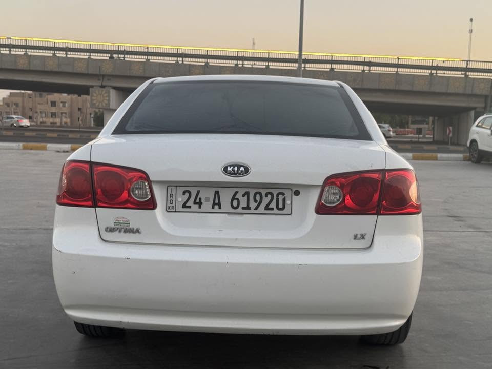كيا ابوتيما 2008 امريكي بدون ضربه داخل كلين سياره نضيفه حداديه جديده تدفه تبريد ثلج سياره 4 سلندر 2400 كير 5 نمر سياره بعدها جديده تجي تشغل وتمشي  سونار موضح ب صوره .
سعر 105 وبيها مجال قليل ***********
