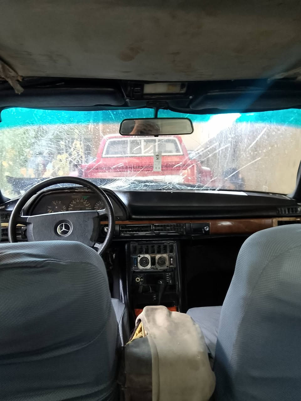 السلام عليكم ورحمة الله وبركاته جمعة مباركة على المسلمين اجمع الاحياء منهم والاموات صبحكم الله بالخير اخوتنه الاعزاء
مارسيدس جامبو رئاسي 560 1990 اصولية 

السيارة محورة مكينة بطة 3000 

السيارة كهربائياتها جميعها شغاله شرط الفحص بس رايدلك كهربائي يضبطلك الدكم 

الكير شرط اله فحص اكفله الك شكد ما تريد 

السيارة تعمير 

المكينة بيهة تبخير تبخر ( تبخر ) 

اخوان شاهد الله رايدهة ب 30 بس فلوس المكينة طايحة

25 وبيهة مجال بسيط 

والسيارة اصولية شرط فحص لكن اوراقهة ضايعة شاهد الله

مستعجل على بيعهة 

عنواني البصرة
رقمي ***********
