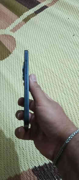 سلام عليكم ايفون 15 برو ماكس  جهاز مكفول شرط شخط ما بي مكفول من اي ضرر بطاريه 91 ذاكره 256 جهاز بعده جديد ما بيه شي سعر مليون 100وبيه مجال رقمي ***********
