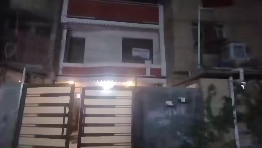 بيت للبيع بالشعب حي اور يم مستشفى الزهراء البيت مساحته 86 متر السعر 150 وبي مجال قليل للاستفسار الاتصال ع الرقم ***********
