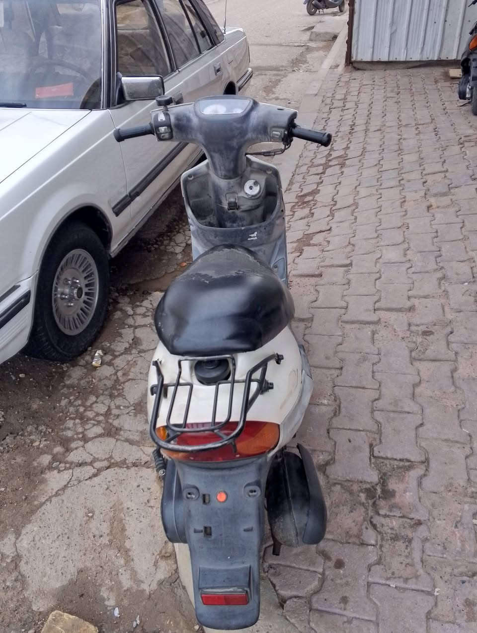 للبيع دراجة يوماها تسع زروف فحل مكينة مامفتوحه أوراق كهربائيات شغاله سعرها ب٤٥٠ وبيها مجال قليل أي استفسار على الرقم *********** مكاني ميسان حي الحسين الجديد
