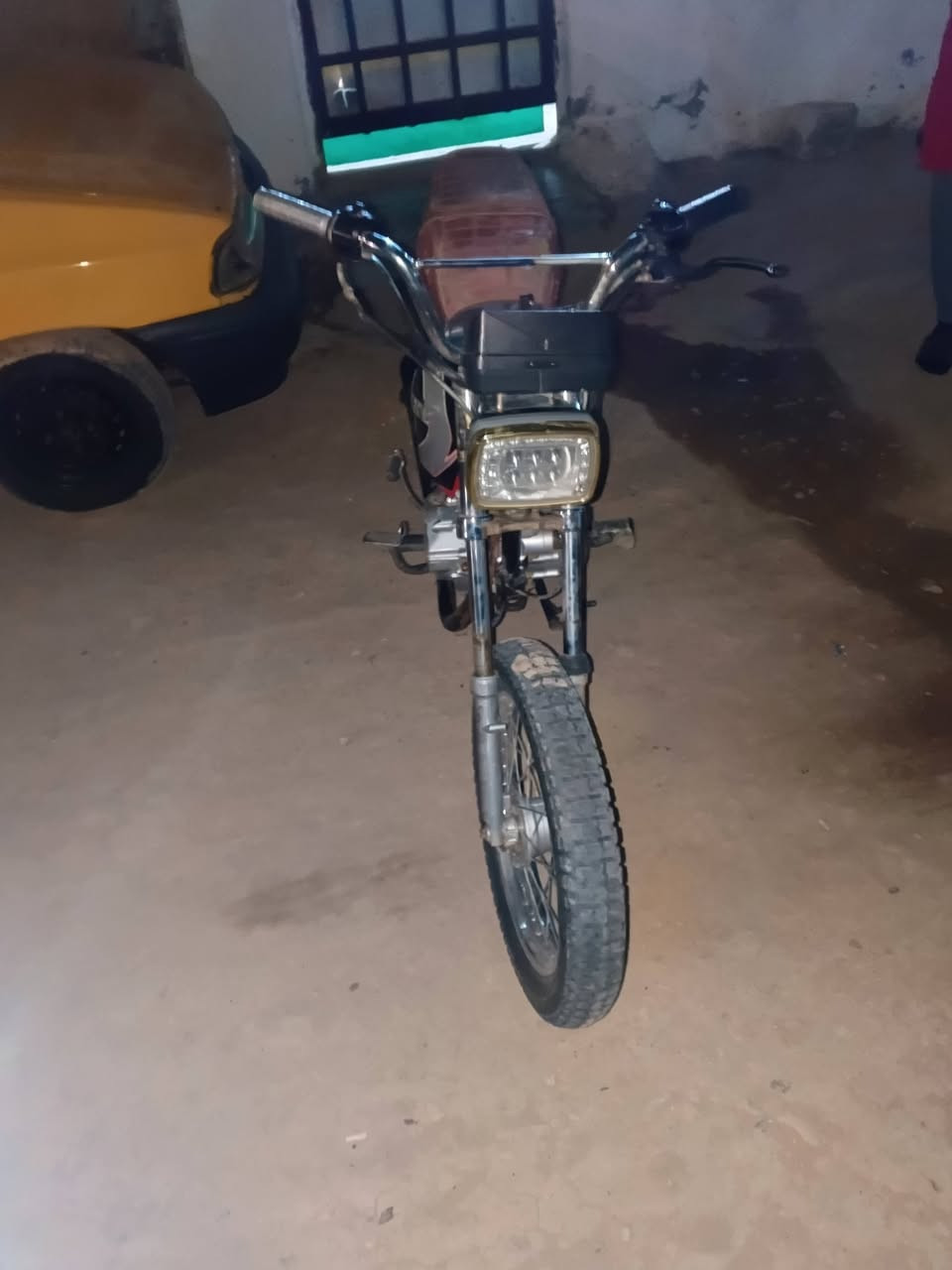 السلام عليكم دراجه للبيع سيفان اوراق 2020 لايت شغال سلف شغال دراجه عايزه ترتيبات السعر 300 وبيه مجال للشراي يتصل *********** مكاني حله شارع 80
