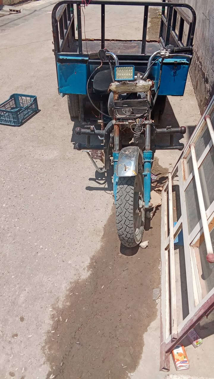 ستوتة للبيع سعره 400وبيها مجال للتواصل على الرقم ***********
