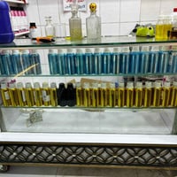 ميز NDF إطار CNC + اناره داخليه يحتوي على 3 رفوف  جام 10ملم يصلح للعطو...