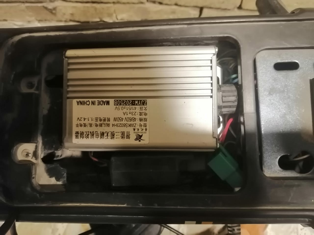 السلام عليكم دراجة شحن للبيع موديل ٢٠٢٥ نضافة 100‪٪ الملف ١٢٠٠ البطاريات ٥ جدد بالباكيت شرط الفحص شاحنة أصلية العقل جديد تحتوي على سماعة بلوتوث اشاري يمين يسار خلفية و أمامية شاشة تضهرلك العطل و السرعة دواسات للقدمين مرايات يمين يسار بريك امامي خلفي بالبكان التأشيرات جدد شرط الفحص سلة أمامية السرعة الحقيقية ٨٠ تحتوي على بصمتين و سويجين و كارت واحد عندي الإشارة السيرة الخلفية غير شغالة بس السعر ٣٥٠ وبيها مجال للشراي مكاني بغداد للتواصل على الخاص او الاتصال على الرقم 077‪08859191


**إذا كنت صاحب هذا الإعلان وتريد حذفه لأي سبب، رجاءا أرسل رسالة إلى الدعم الفني**