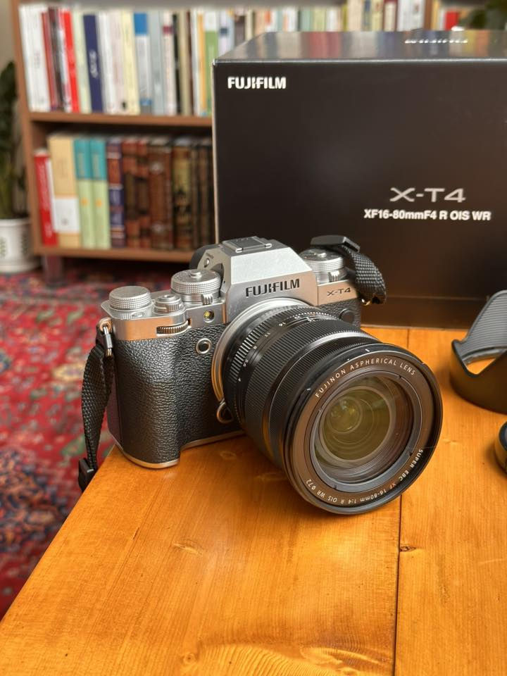 للبيع
كاميرا فوجي x_t4 
مع عدسة فوجي 16_ 80 
+ بطارية الاصلية + باكيتها 
نظيفة جدًا أستعمال قليل 

السعر مليون وسبعمائة الف 
  ١٧٠٠،٠٠٠

رقمي ***********
