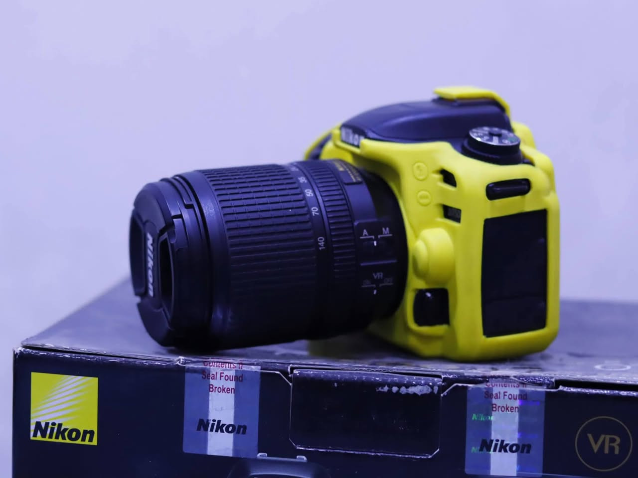 NIKON 7500
ملاحظه جميع المعداات استعمال كلش قليل .
بدي نيكون ٧٥٠٠ الشتر أقل ال 5k 
عدسه 18-140 
عدسه 85 
هود العدسه 
بطاريات عدد 3 
بيبي لايت + بطاريات عدد 2 
فلاش tt520 + تريكر 
سوفت بوكس قياس 70 
ستاند حديد اسود 
حقيبة ضهر 
جلاتين حمايه 
رام 64G 
للاستفسار ***********
