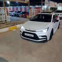 للبيع كورولا هايبرد موديل 25 بلاك اديشن مكفوله الصبغ وضربه وحتى البارد...