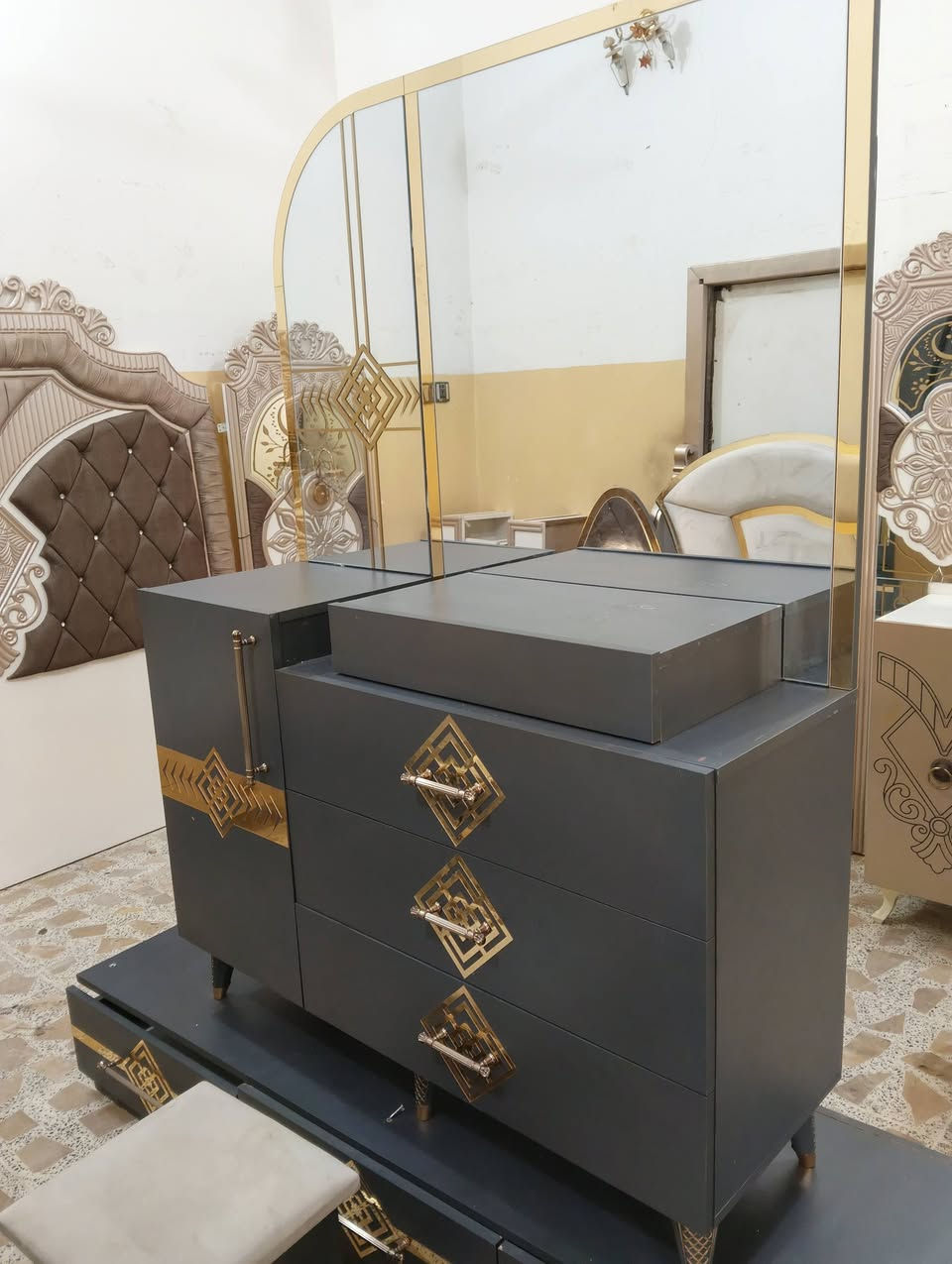 غرفة تركيه نضيفه لوك مستعمله شهرين وصبغ حراري وناره شغاله السعر 600 وبيه مجال اتصال  علا الرقم// ***********//***********// مكان فلوجه
