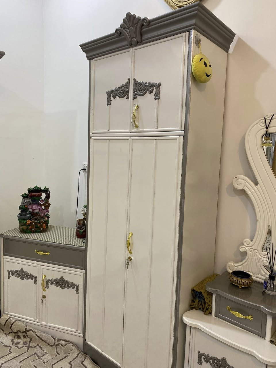 السلام عليكم غرفة اخشاب تسگام ملكي جديده 7 قطع  كنتور طابقين 6 ابواب صارله 3 اشهر من ماخذها بمليون و600 /اريدها بمليون قفل بدون عمله مكاني كربلاء هذه رقمي ***********
