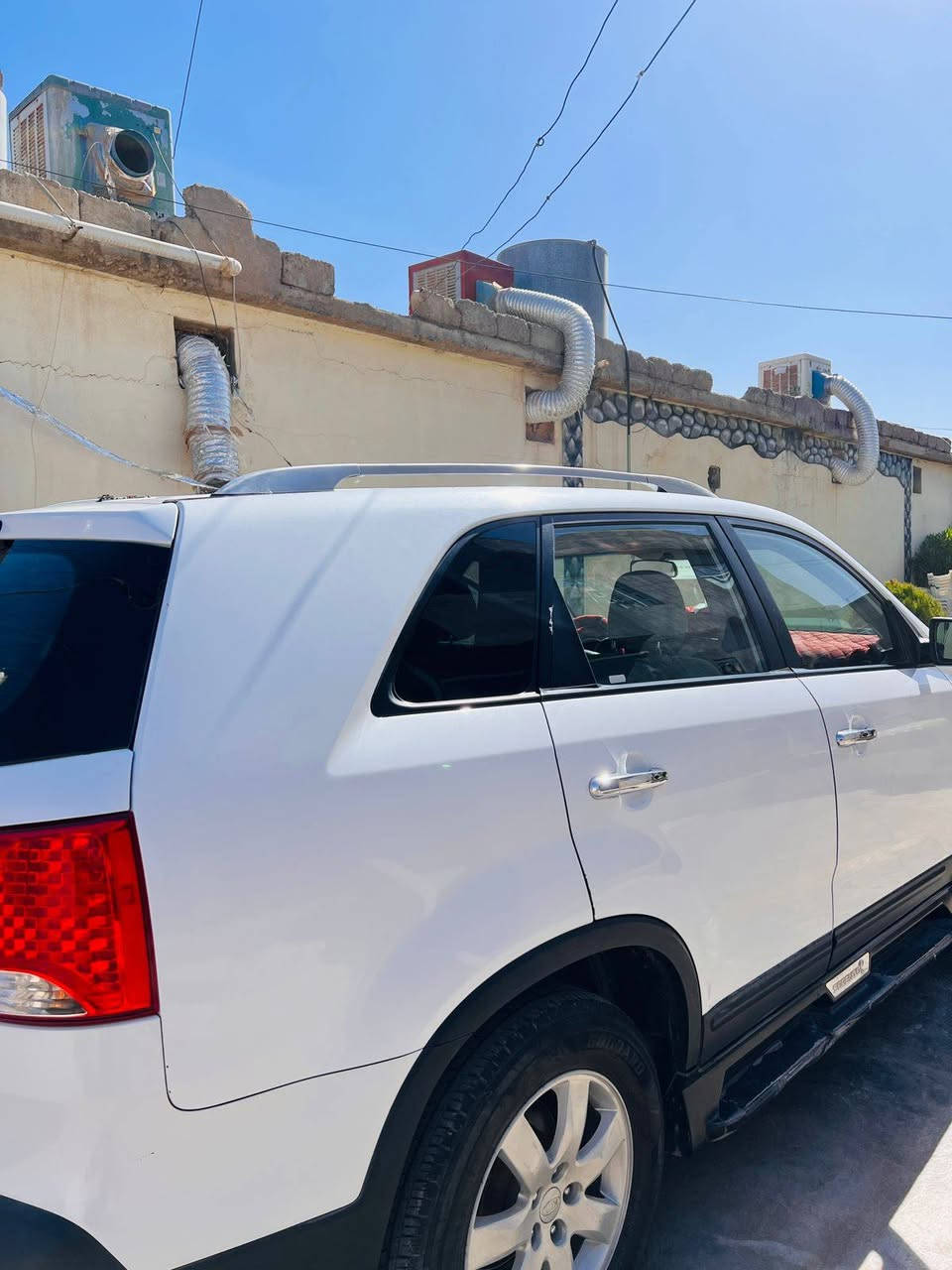 السلام عليكم ورحمة الله وبركاته 
سورنتو 2011 للبيع محرك 2400 على وضع الشركة بيها طخه براس البونيد وراس الچاملغ السونار مع الصور شرط التحويل السعر  145 $   مجال بسيط صلاح الدين الشرقاط 
***********
***********
