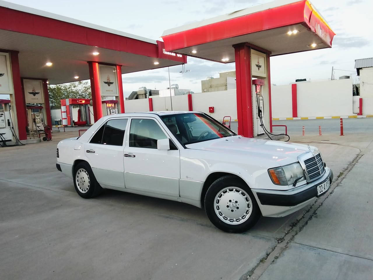 بسم الله الرحمان الرحيم سيارا مارسدس حجم سياره 300موديل 1986 مواصفات فول سلايت قفل محرك بطه 3000 ديلكو مركزي زينون ايبيس دواخل اصفر كير اتومتيك صبغ قطعتين نص بدون دواخل باقي شرط قاعدا دبل بلادي سنوي 0230 هزه رقم جديد كوبون بنزين موجود  عنوان كركوك رحيموا أذه شراي خابر تدلل.  ***********.   ***********.
