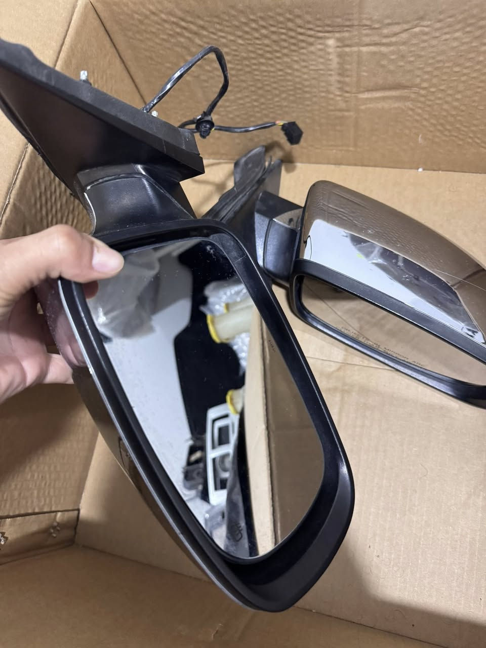 مرايات كرايسلر اوباما من موديل 11-23 
المواصفات 
🔴هيتر 
🔴قلابه 
🔴نيكل
اصلي تفصيخ شرط نضافه كدامك 
🚚التوصيل لجميع محافظات العراق 
للحجز علي 
***********
