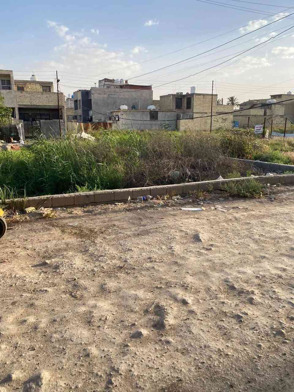 السلام عليكم
قطعه ارض 260 متر واجهه 10 نزال 26
للبيع سند 25 قرار محكمه تحويل مباشر 
السريدات القديمه المربع الثالث للاستفسار ***********/ السعر 58 وبيهه مجال
