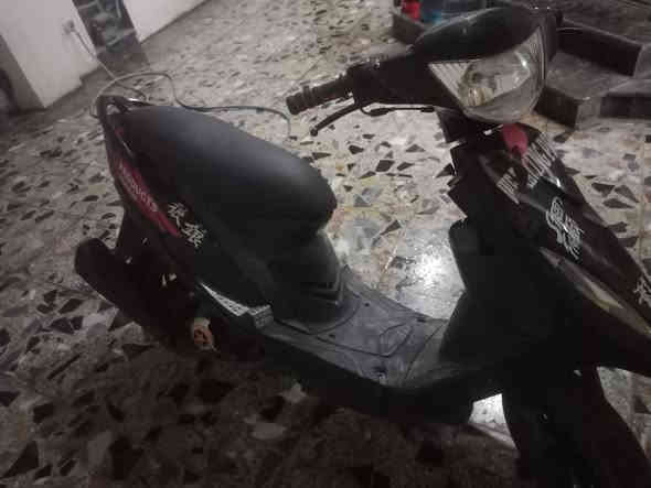 السلام عليكم ماكس للبيع دراجه نضيفه نقصها باتري وستان بلنص سعر450مكاني بغداد الجديده***********
