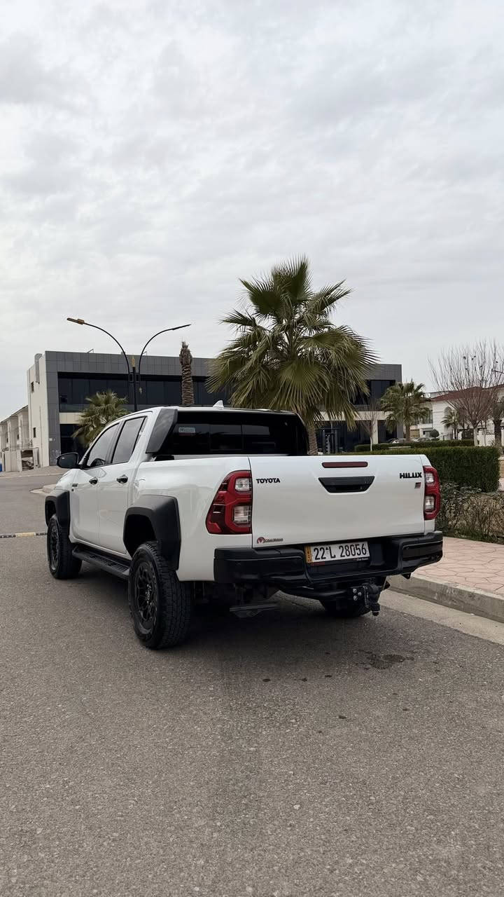 تويوتا هايلكس (GR) موديل 2024
حجم المحرك : 4.0L V6  فور ويل 
السياره مكفوله كفاله عامه من اي شي حتى الشخط
الممشى 6 الف. 
بحالة الزيرو
المواصفات : GR
 مواصفات/

شاشة كبير لمس
شحن وايـــر ليـــس
4 كاميرات، 360 درجه 
حساسات اماميه و خلفيه
تحكم مري
ابواب  بصمة
بصمة تشغيل 
نظام (𝐄𝐂𝐎)
نظام (𝐒𝐏𝐎𝐑𝐓)
مانع انزلاق+𝐀𝐁𝐒
تحكيمات استيرن
شفتات استيرن
كشنات جلد و شامواه
حزام باللون الاحمر
كشنات كهربائي
تبريد امامي و خلفي 
لايتات (𝐋𝐄𝐃) ليـــد
بكلايتات (𝐋𝐄𝐃) ليـــد
ويل اسود

اضافات:
دعاميه اماميه
هوك خلفي
السياره بيها كتاب تضليل
تأمين شامل للسياره من الوكاله من اي حادث ، الوكاله تتكفل بالتصليح. 

ملاحظه : السياره تحت ضمان الوكاله + 8 تغيرات زيت مجانيه. 
 
‏ 
 ☎️ ***********

عنوان: اربيل
