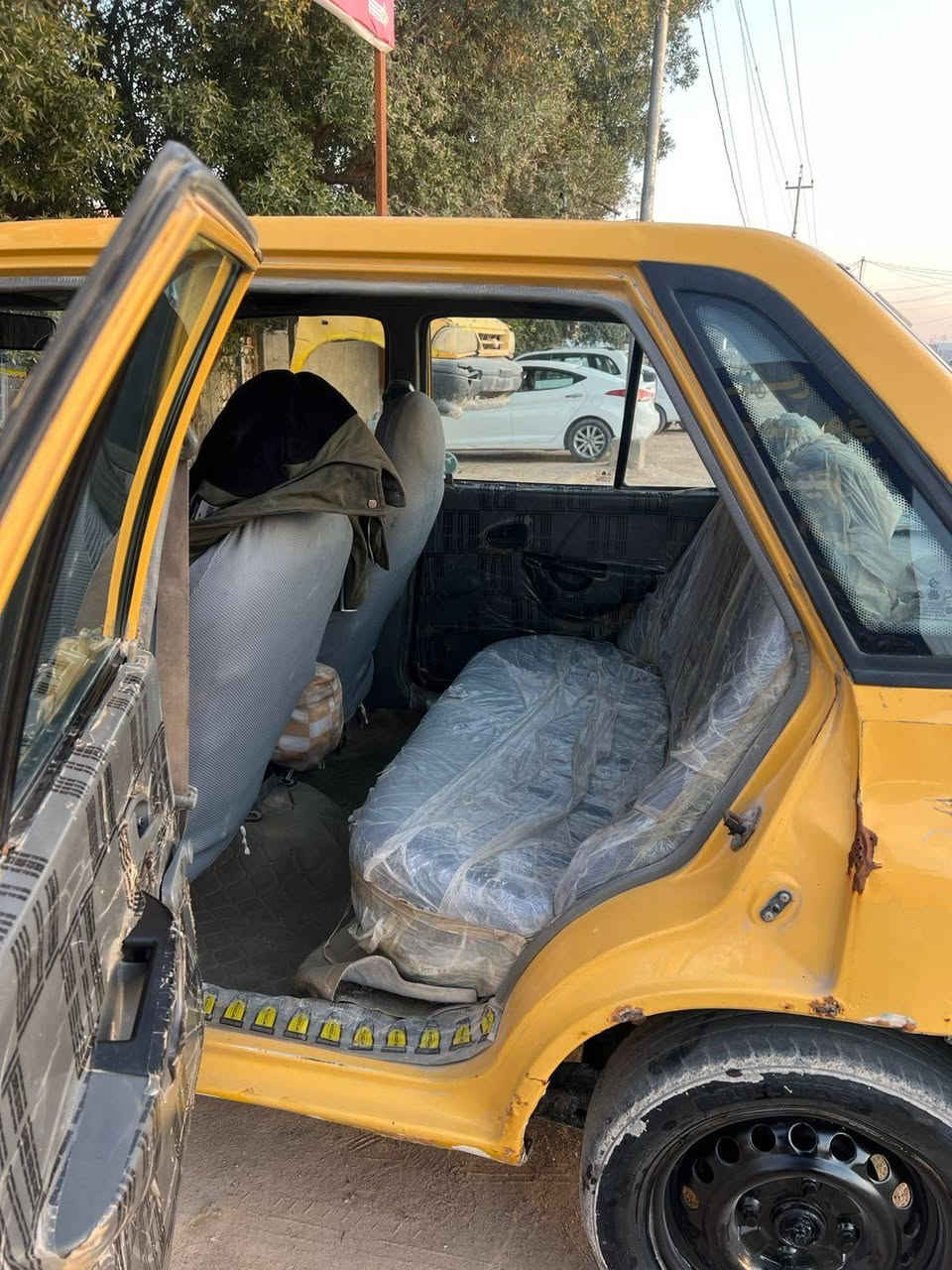 سلام عليكم سايبا للبيع مديل 13 سنويه 27 مالك نجف رقم ابيض بابل مكفول مكينه برايد ستوني شاده كير بلادي مكفول حداديه بدله صار فتره تخم تاير عنبار ريسي جديد والبريشر جديد تخم عنبار وره دسكات بنزات جدد كلشي شغال بيه كهربائيات كلشي موضح بصور سياره بيه ضربت بجم امامي مسحوب بارد وجاملغ خلفي بين بصوره. سعر سياره 22ورقه وبيه مجال للجناي يستاهله عليه 100 الف غرامه بس وهيه وصل وخط 2025. مكان سياره نجف كوفه ***********
