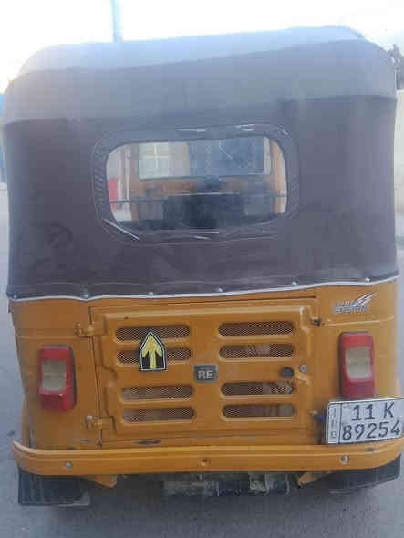 سلام عليكم تكتك للبيع موديل 20 رقم وسنوية تكتك كبل للشارع كاملة تجي وتكلب مكلف بلنشر خابر راعيهة مكينة مكفولة لا تنقص ولا تبخر المكان الكمالية السعر 5و800وبيهة مجال حك الجية رقم ***********
