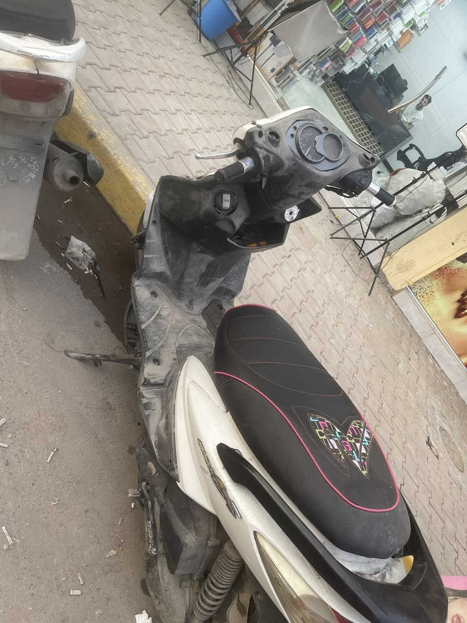 سكنس فحل نوزل
سلام عليكم سكنس فحل نوزل الدراجه مفتوحه بس ولفات الدراجه متروكه قبل سبوع مشغلها نضيفه ما بيها شي تأخذها على حطتها ناقصها بس بجم مازده موجوده سعرها ٣٥٠ قفللل بدون عمله مكاني بغداد كريعات رقمي ***********موجود واتساب واتصال
