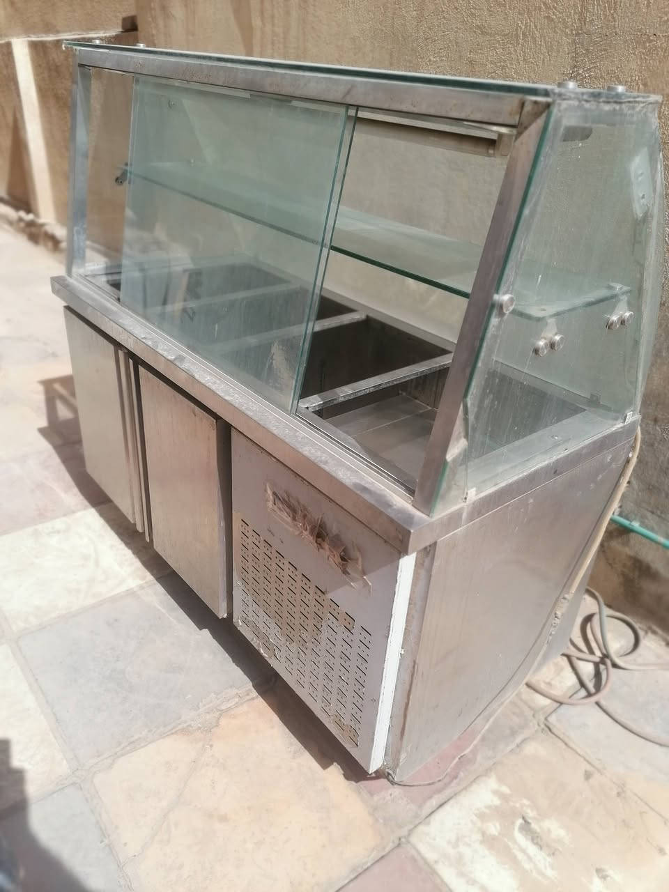 السلام عليكم ورحمة الله وبركاته عارضه افقيه حجم ١٨ قدم ٥١٣ لتر بلاديه مستعمله شغاله بحاله جيده جدا للبيع
السعر ٣٠٠ الف دينار
العنوان النجف كوفه حي ١٧ تموز
هاتف *********** ابو عبدالله
