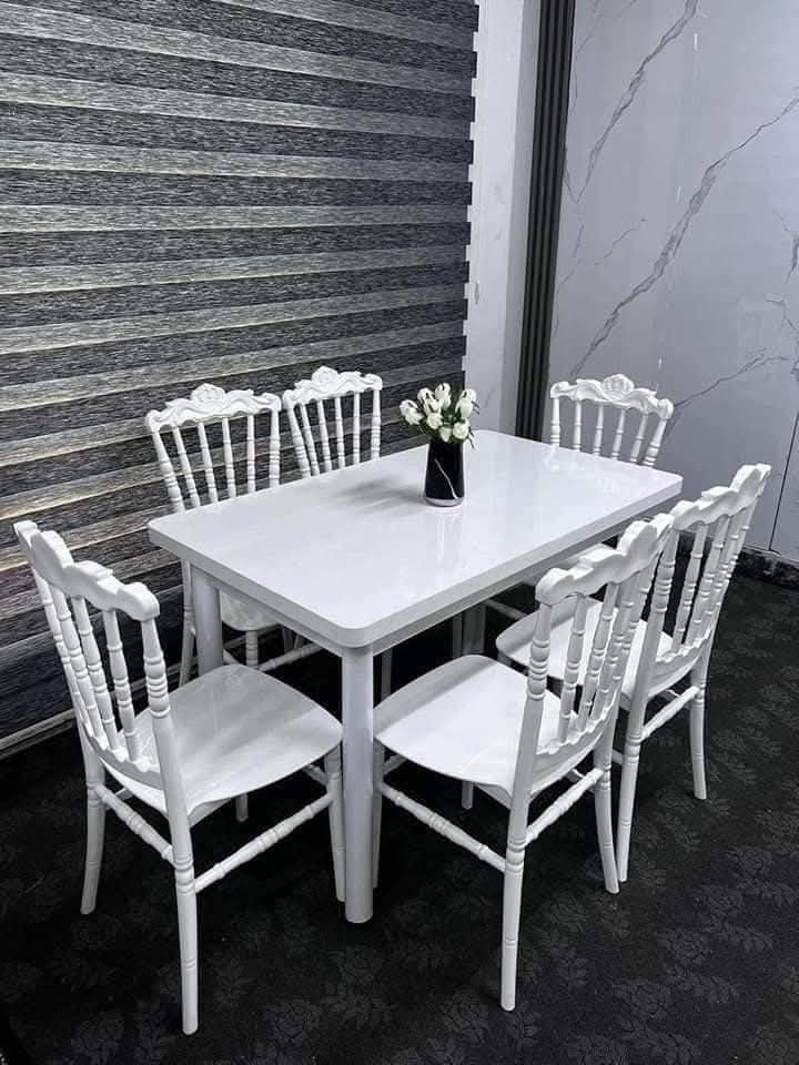 ميز طعام 6 كرسي

سطح خشب ارجل  حديد
كراسي عظم عاج 

قياس 

120*70 سم.


**إذا كنت صاحب هذا الإعلان وتريد حذفه لأي سبب، رجاءا أرسل رسالة إلى الدعم الفني**