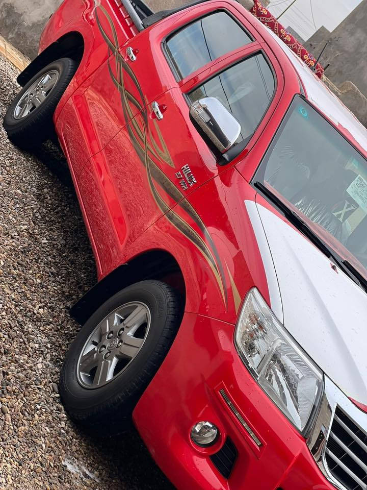 يا الله السلام عليكم بيكم هيلوكس 2015 السياره مكفوله كفاله عامه كويتي باب اول السياره اجمل من الصوره ماشيه 60الف مكان السياره الكوت السعر قفل🔐 220   ‭0786 698 2321‬
