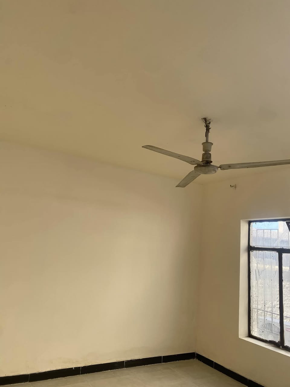 مشتمل للايجار السيديه اول فرع بعد شارع الامن مجدد بالكامل سيراميك ارضيه بورسلين باب خارجي معزول سطح واسع غرفه نوم وصاله ومطبخ وحمام التفاصيل على الرقم 
***********
