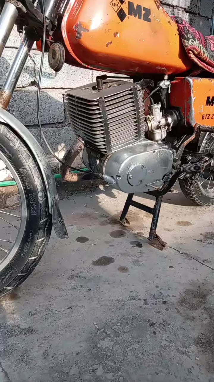 سلام عليكم دراجه امزت 82 للبيع مكلفة بالنشر مكان الدرجة كربلاء قضاء عين التمر السعر خاص مستعجل على بيعته باقي التفاصيل (***********)
