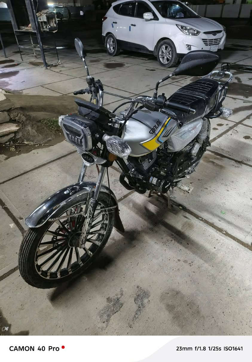 السلام عليكم
درجه 25 زيرو كامله بصمات عدد 2 سوياج عدد 2 
مكينه 200 لون يخبل 
850 وبيها مجال بسيط ورجئان المو شراي لا يعلق
مكاني صلاح الدين مجمع الدور 
***********
