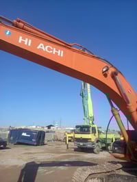 حفارة هتاشي • موديل ٢٠٠٣ • حجم ٢١٠