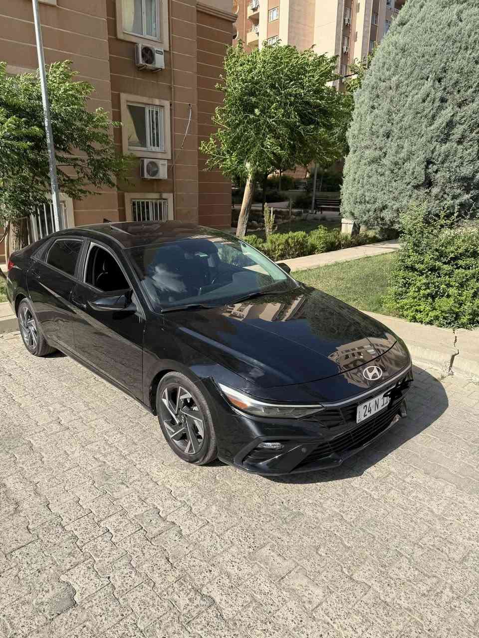 🛑 النترا 2024 امريكي 🛑
🟢 سيارة مرقمة وشرط التحويل ثاني يوم.

🔷 المواصفات
🔹 محرك 4 سلندر دوش
🔹ماشية 16 الف كيلو
🔹 بدون ايرباك
🔹 بصمة تشغيل
🔹 ثلاث اوضاع قيادة (sport / normal / eco)
🔹تحديد مسار
🔹فتحة سقف سلايد
🔹 گير ومكينة شرط اخو الجديد 
🔹 سيارة داخلها واسع واقتصادية

🔶 الضرر خفيف 
🔸 مبدل جاملغ يم السايق (السكن) مصبوغ
🔸 بيها طخات خفيفة بالباب الخلفي والصندوق (موضح بالصور)
🔸 الدعامية تمام بس مو نظيفة موضح بالصور

🟢 السعر : 158 ومجال للطيبين
🟢 مكان السيارة دهوك 
🟢 واتساب : ***********
