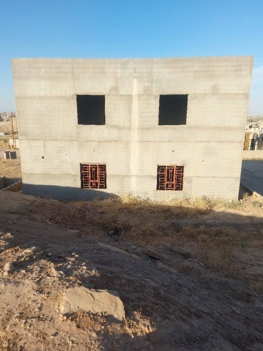 السلام عليكم بيت للبيع طابقين المساحة 1000 متر زراعي  4 غرفه وربعه وصاله وحمام ومزع الهول ملبوخ خارج ومئسس كهرباء ومجاري مع خزانات مقطوره كاع ألف متر تقريبا بعاجه فوك قريب من مجمع فايز بتجاه البلديه السعر 35 مليون
 ويرهم مقدمة زينه
الستفسار 
***********
***********
