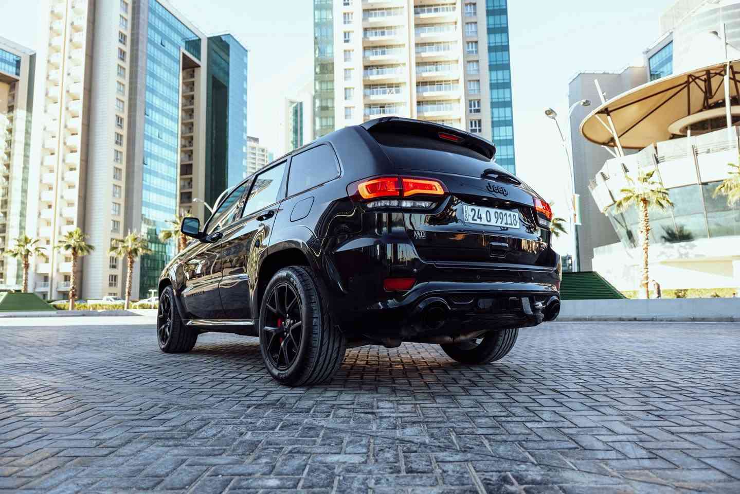 ⁨ ~ JEEP ~ 
النوع : Grand Cherokee SRT 
سنة الصنع : 2020 
المسافة المقطوعة : ٥٨٠٠٠ ميل 
حجم المحرك : ٨ سلندر ٦.٤ لتر 
المستورد : كندا 
حالة السيارة : كلين تايتل 
المواصفات : 
رادار امامي 
فتحة سقف بانوراما 
مقاعد كنتارا + جلد 
سقف كنتارا 
مقاعد هيتر + تبريد + خزن 
ستيرن هيتر 
كاميرا خلفية 
حساسات امامية + خلفية 
اضائات امامية و خلفية LED 
سماعات من نوع Harmon/Kardon 
٥ وضعيات قيادة 
ويل قياس ٢٠ انج 
بريكات Brembo 
كار بلي CarPlay 
اندرويد اوتو Android Auto 
——— 
السعر : $35.000 
للاستفسار اكثر التواصل عبر الواتس اب : 
***********⁩
