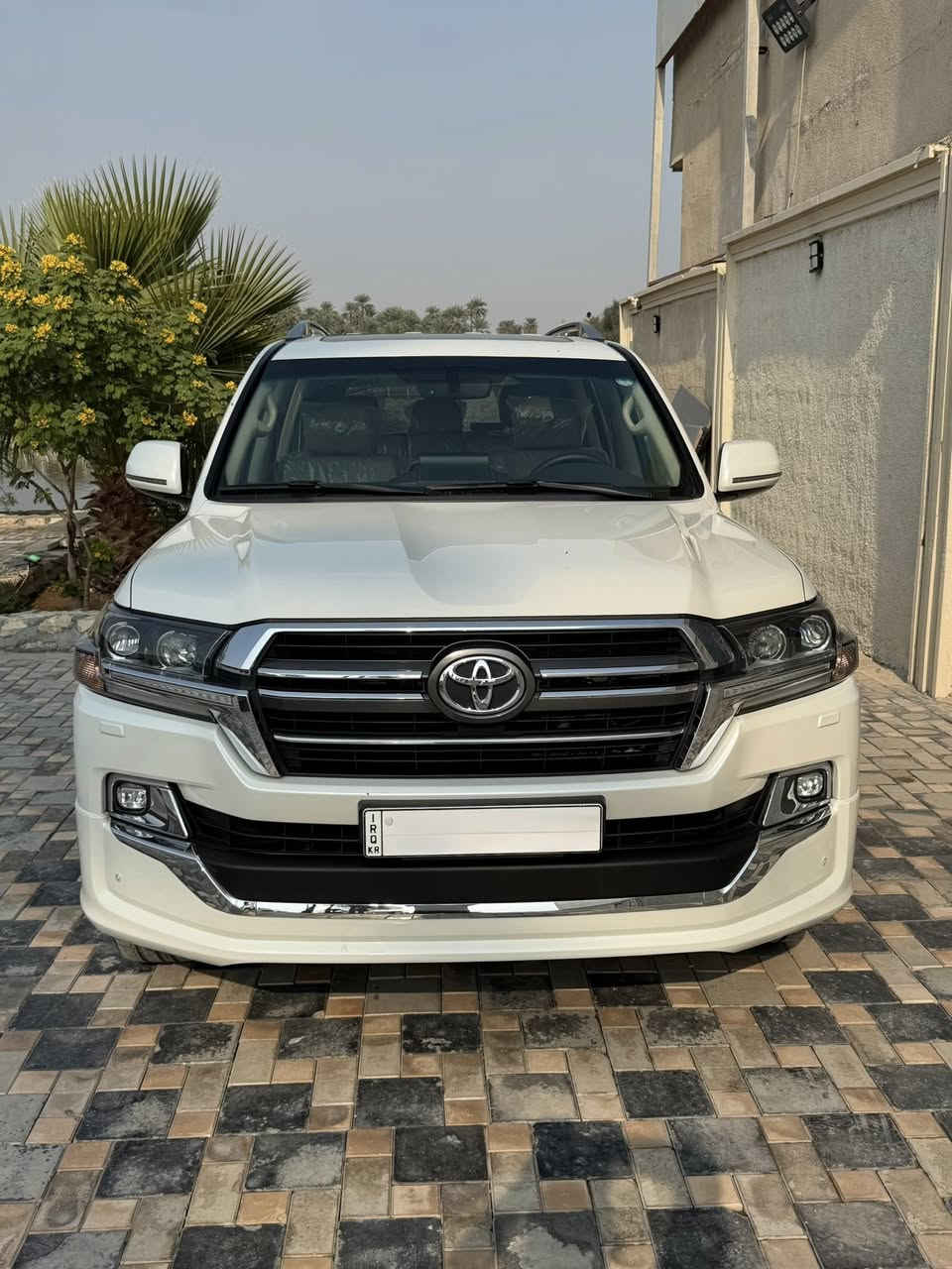 السلام عليكم
تويوتا لاندكروز موديل 2020 ساز (شرط الفحص بالوكالة)
ماشية 96 الف حقيقي شرط الفحص
رقم أربيل بأسمي شرط التحويل
السيارة جديدة بكل معنى الكلمة
كفالة عامة عدا بارد بسيط كلش جوة الصندوق
سونار كامل مذكور وية الصور 
السيارة فول مواصفات بصمتين تبريد مركزي شاشة كامرة
كشن السايق كهرباء ومواصفات الاندكروز المعروفة 

مكان السيارة السيدية الشارع التجاري
الرقم : ***********

