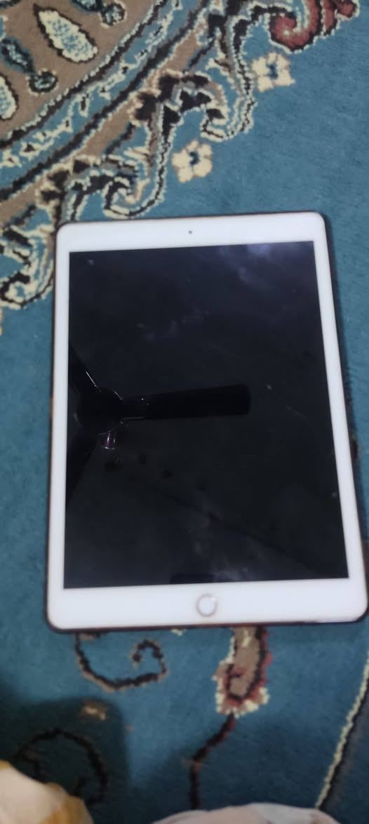 سلام عليكم ايباد 8 للبيع انضيف كلش لذاكره 32 السعر 200 ولحد بي مجال بسيط  بس مو تكلي ب100 واتساب ***********
