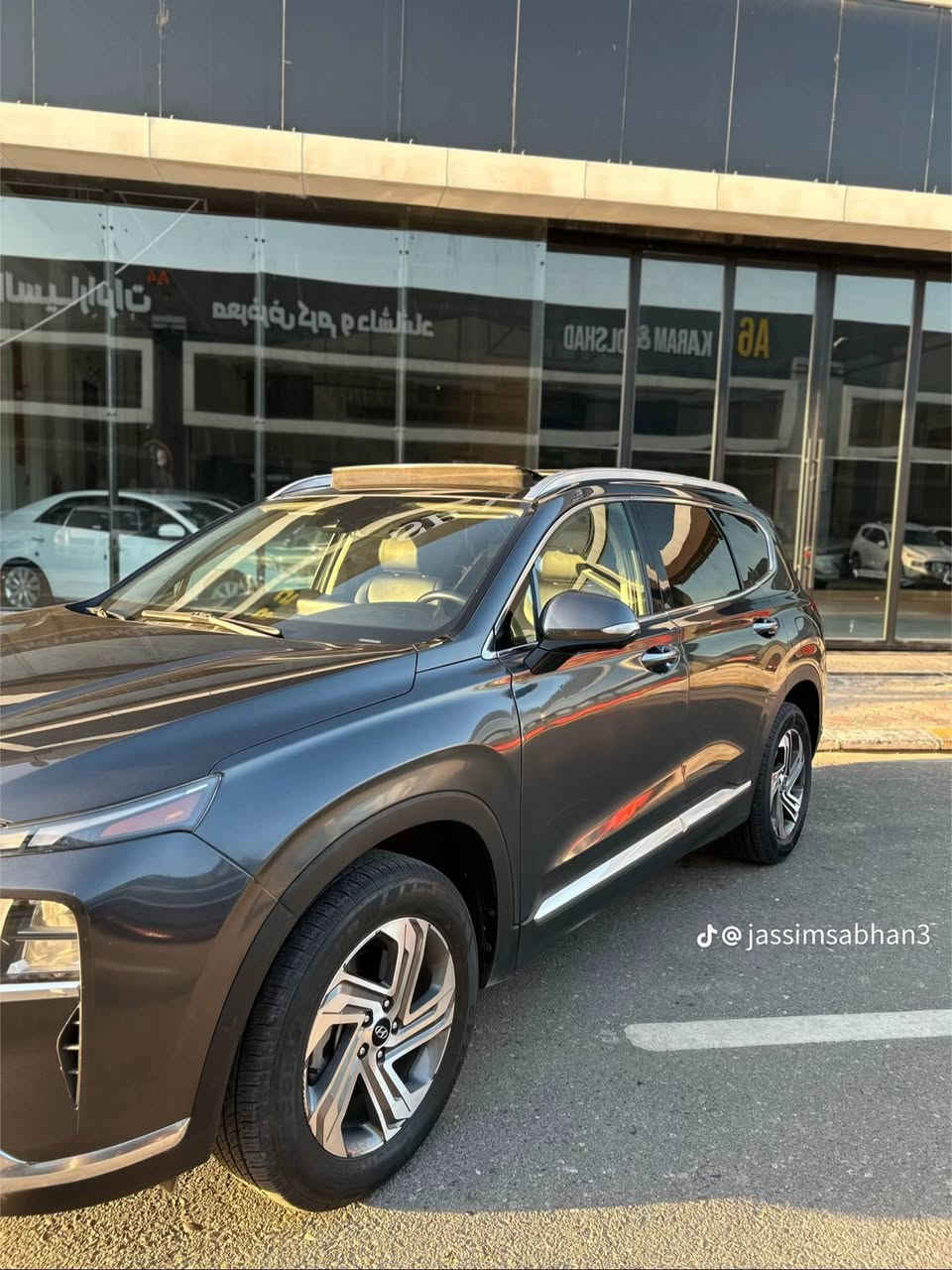 السلام عليكم سنتافي موديل 23 فول مواصفات اعلى فئه وارد امريكي لون فيراني حادثها موضح بالصورة جاملغ جهة السابق وباب السائق امبدل اصلي مصبوغ بدون دواخل ماشية 55 منفيس تترقم نينوى وجميع المحافظات غير ترقيم شمالي السيارة جاهزة شرط كير ومحرك تنفس طبيعي بدون توربو السياره بيها موصفات خير من الله تعال عالخاص وتدلل اخابر على رقم *********** العنوان موصل الأيسر المعارض الجديد معرض علي العبيدي
