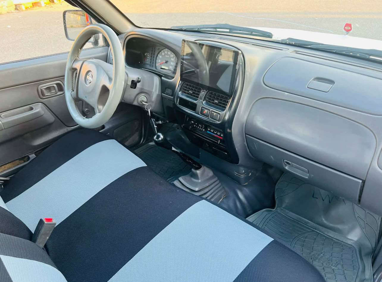 نيسان موديل2002 زيد
 سنوي رقمي هه زه ي تا ٢٠٣١ نوويه. 
چوارتايه ي نوويه. غاز وبه نزين
شاشه ئايپاد /ناوي نيه له حاسيبه به غا
گيرو مه كينه به شه رت ته بريد پاوه ر. 
بوياغ. ٢ پارچه و نيوي هه يه بيناوگرتن
نرخي ٨١ $ معامه لي كه م
***********
*********** كويسينجاك, أربيل
